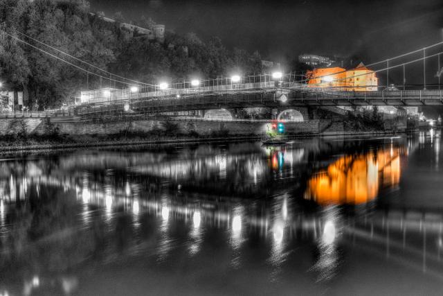 Die Luitpoldbrücke über der Donau in Passau