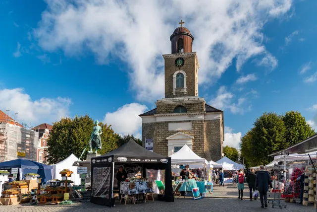 Weekly market on the Husum market square