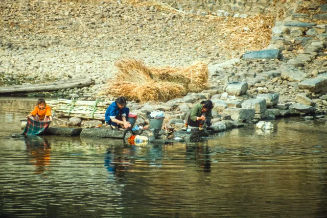 People on the banks of the Li River